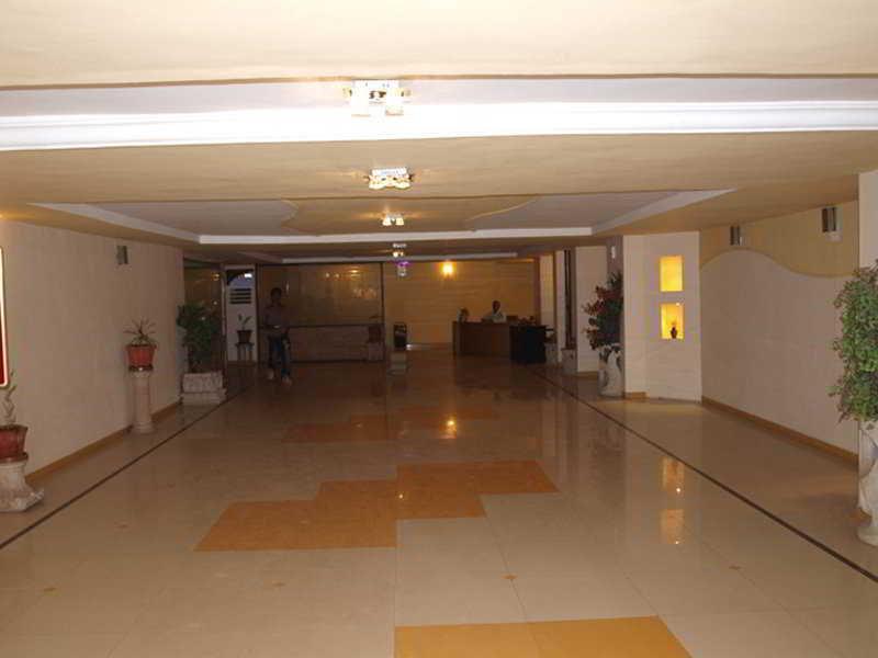 Hotel Maan Residency Ahmadábád Kültér fotó