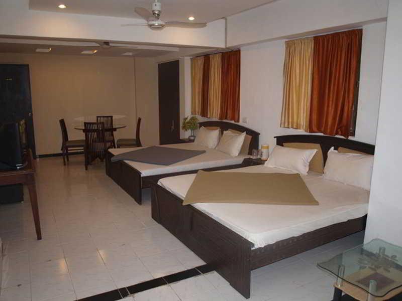 Hotel Maan Residency Ahmadábád Kültér fotó