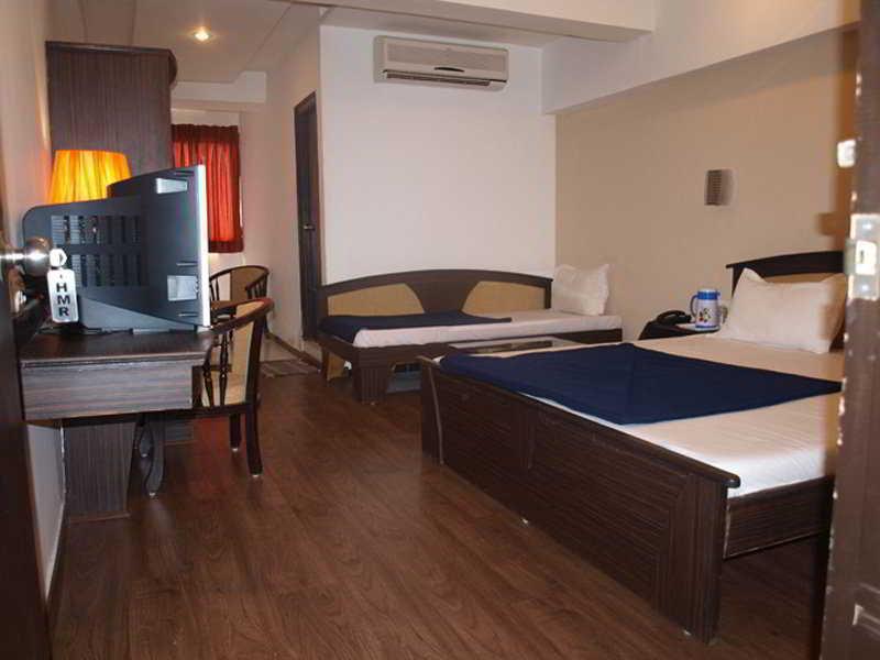 Hotel Maan Residency Ahmadábád Kültér fotó